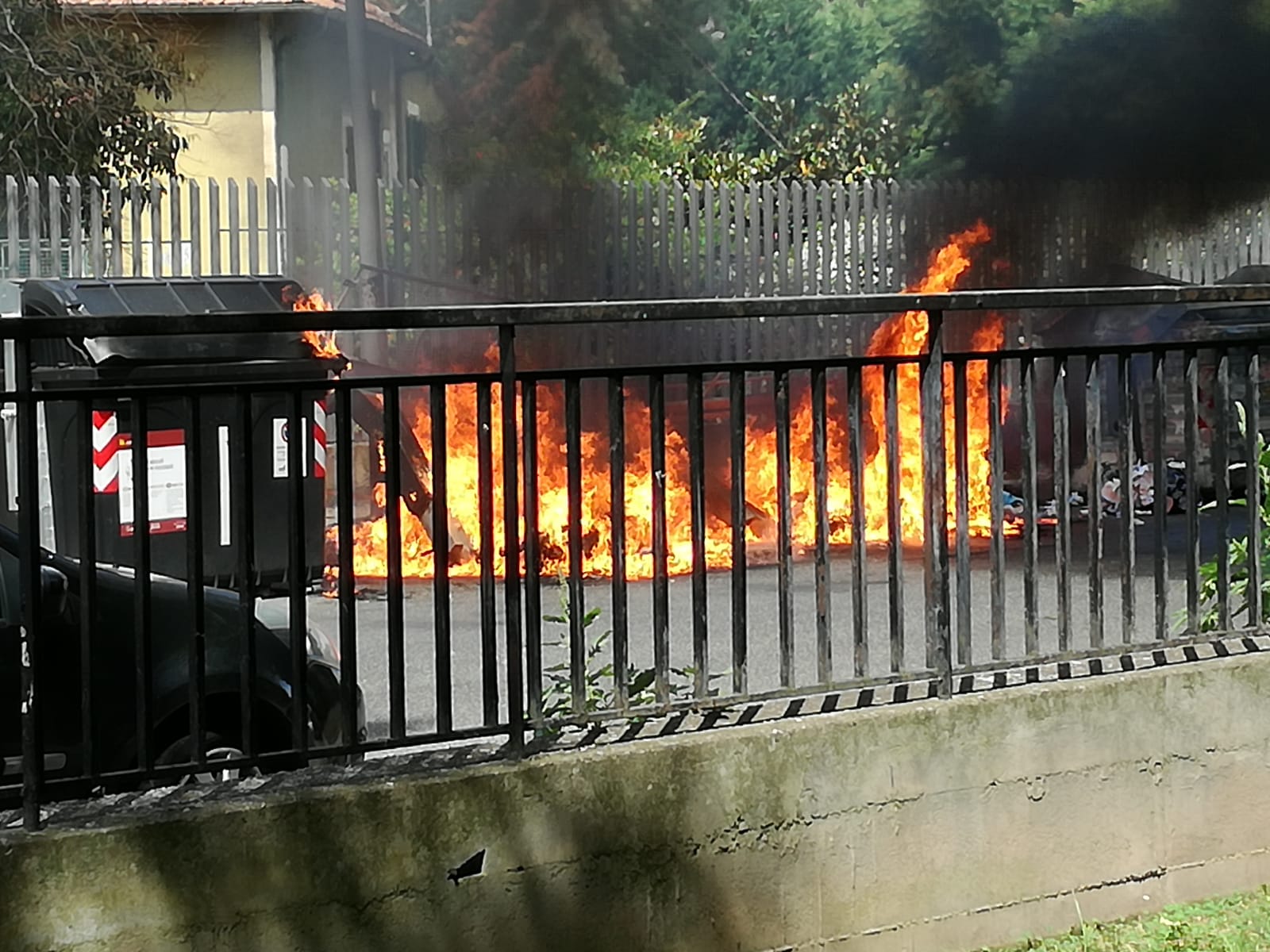 20180606 messi doro incendio cassonetti