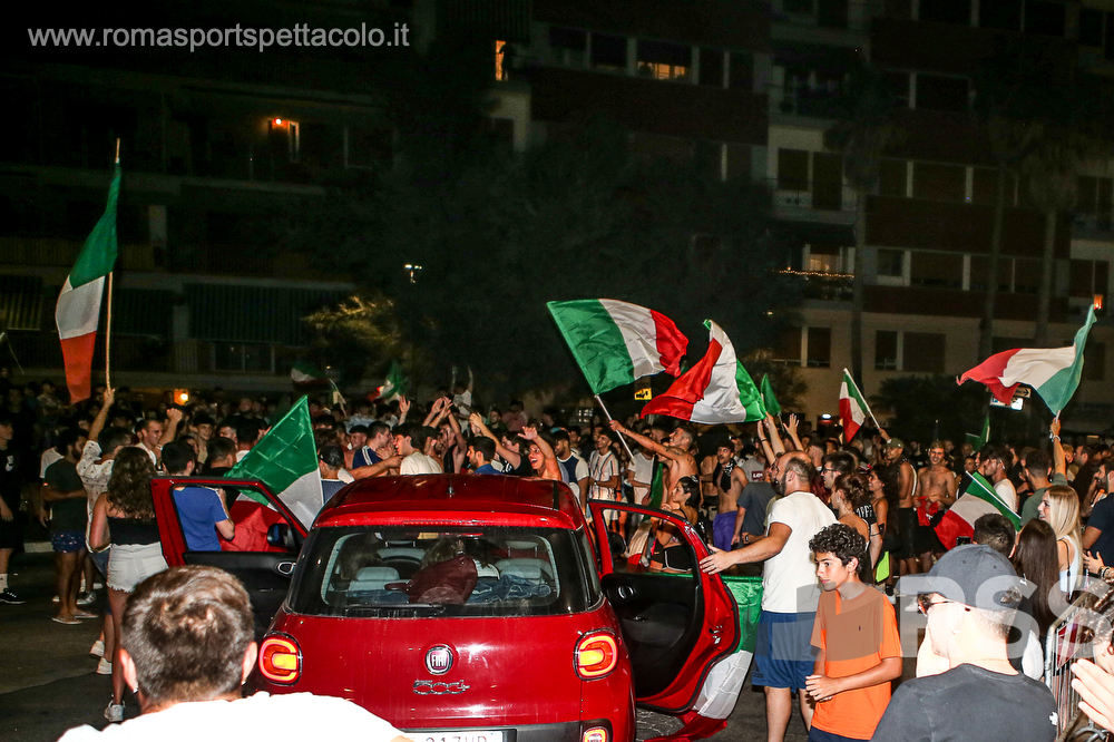 L'Italia intera festeggia gli azzurri