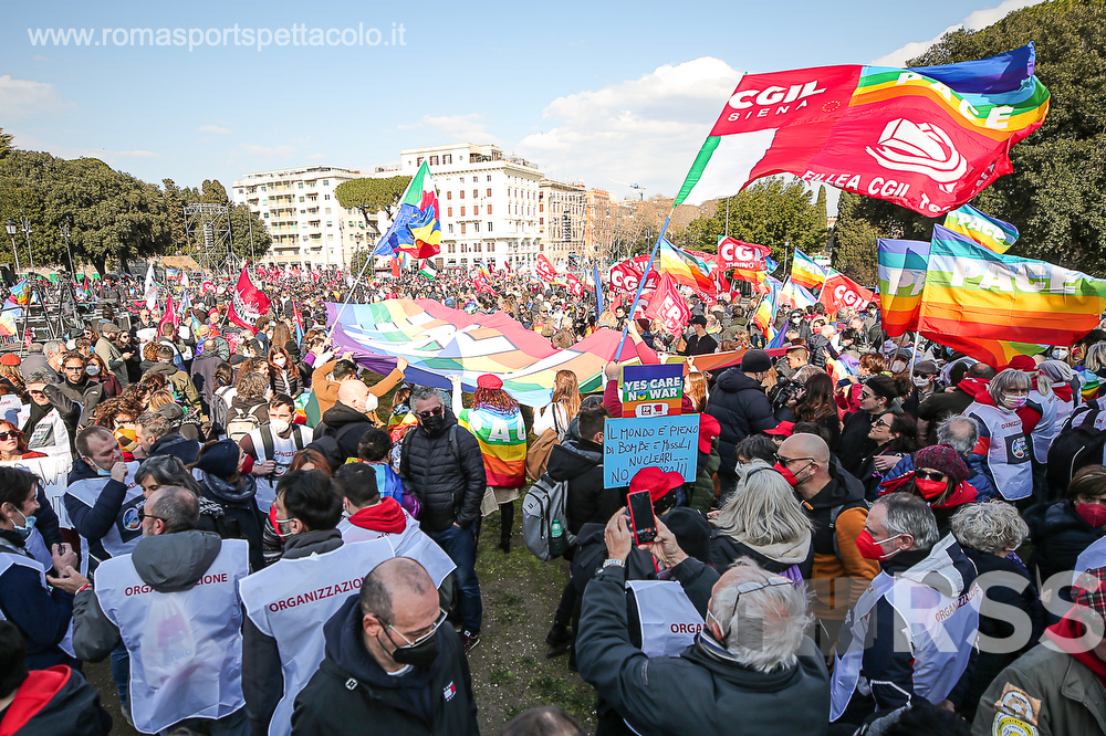 folla a piazza san giovanni