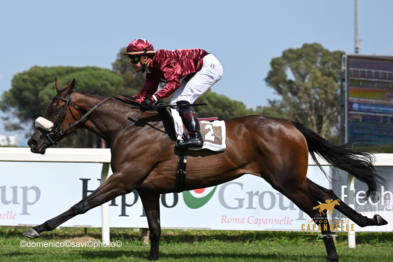 Estrosa vince la sua prima gara