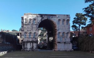 L’Arco di Giano: una porta nell’antico Foro Boario