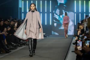 Alta Roma: Simone Tessadori onora Edie Sedgwick della Factory di Andy Warhol nella kermesse dedicata alla moda