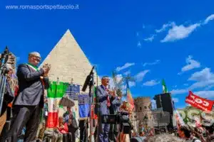 25 Aprile a Roma La piramide Cestia