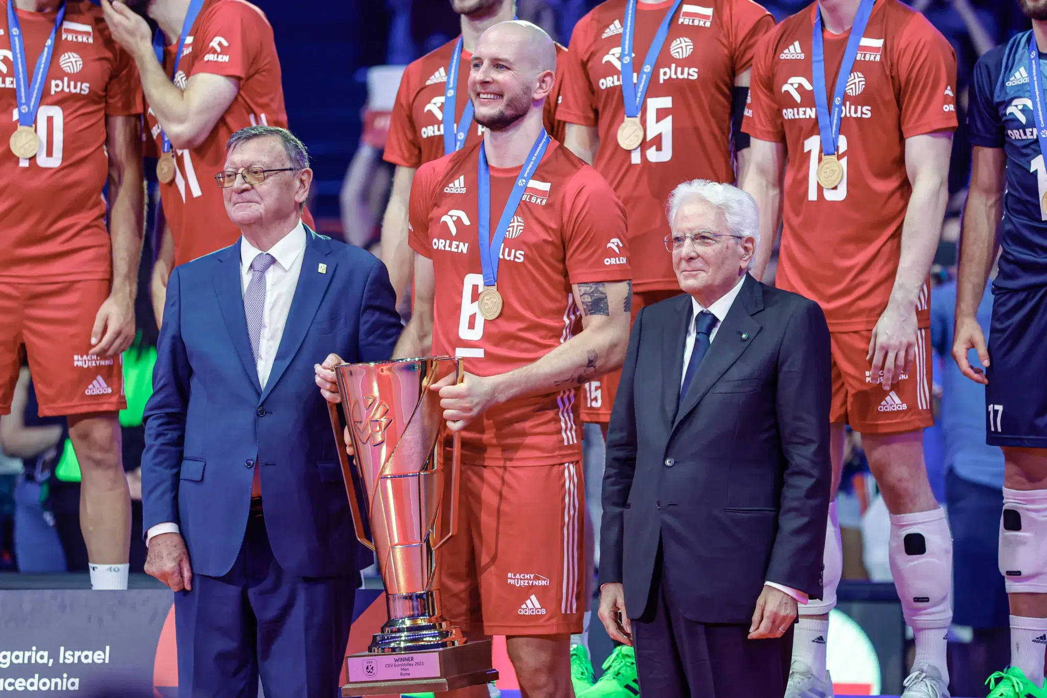 Premiazione Europei Pallavolo 2023 - Presidente Mattarella con coppa