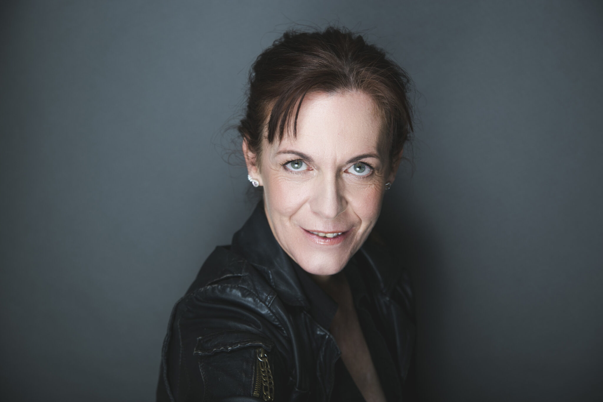 "Lui che bacia lei che non bacia lui che bacia lei"