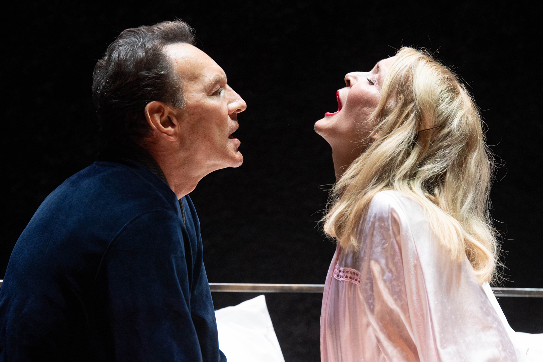 Al Teatro Golden arriva "UN LETTO PER DUE" con Riccardo Polizzy Carbonelli e Marina Lorenzi.