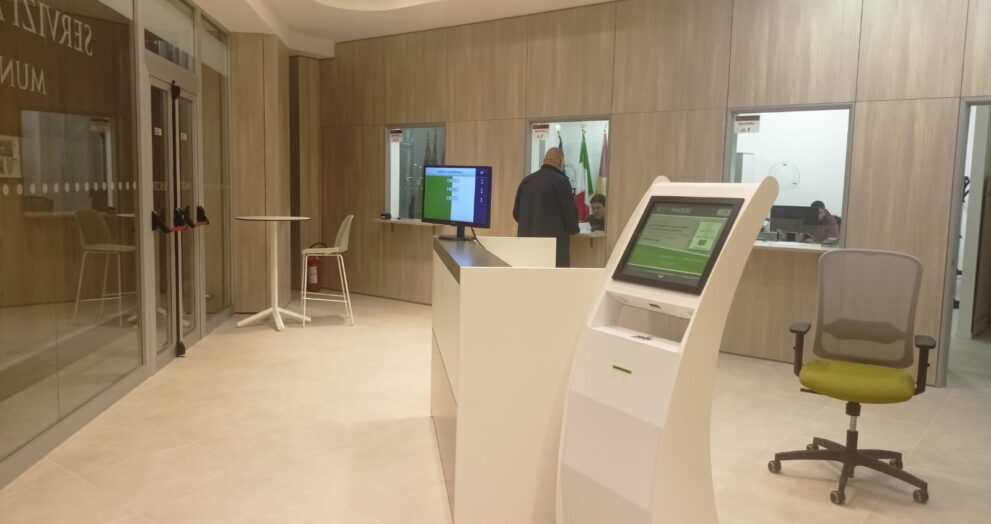 A Casal Bertone il Centro Commerciale inaugura lo Sportello Anagrafico del IV Municipio di Roma Capitale e si trasforma in un centro moderno di aggregazione e socialità per il quartiere.