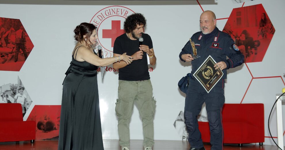 Contro i pregiudizi vince la bellezza dell’unicità al "Mi fa un baffo il gatto nero Festival" in scena al Teatro della Croce Rossa con tanti vincitori a quattrozampe