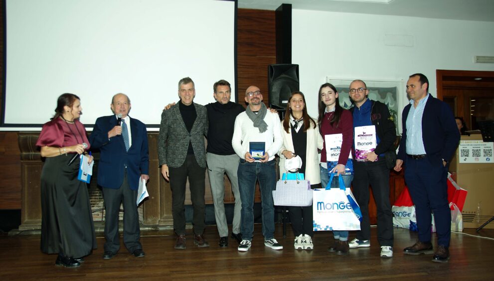 Una sala gremita d'amore per la partenza della campagna solidale “Pet Carpet: Un riciclo da Oscar”, che rimette in circolo accessori pet che non usiamo più da donare agli animali meno fortunati.